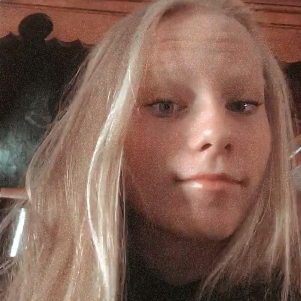 Meet your Posher, Courtney